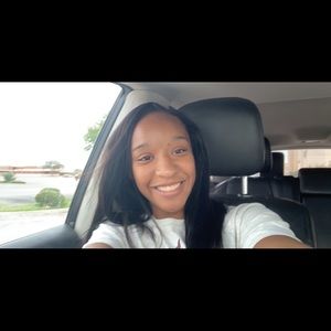 Meet your Posher, Candace